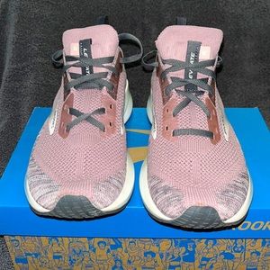 Women Levitate 4 Brooks